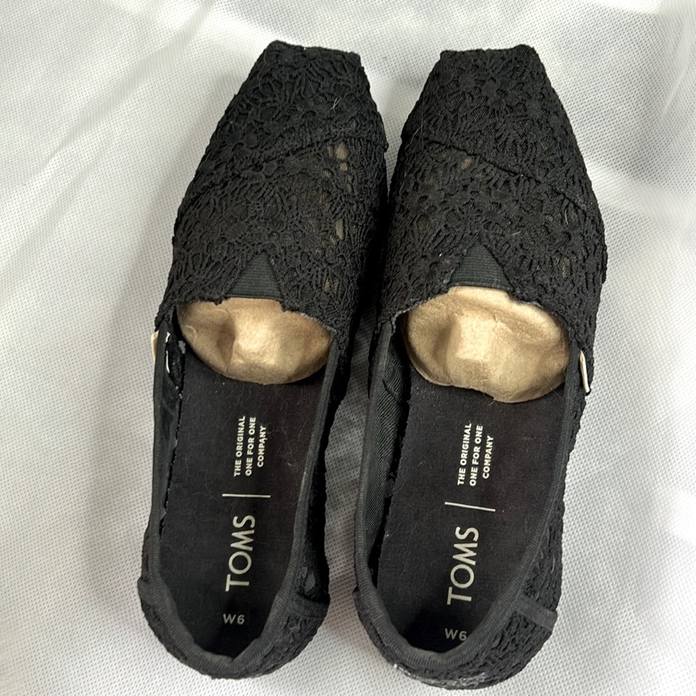 Toms Alpargata Black Crochet size 6, like new